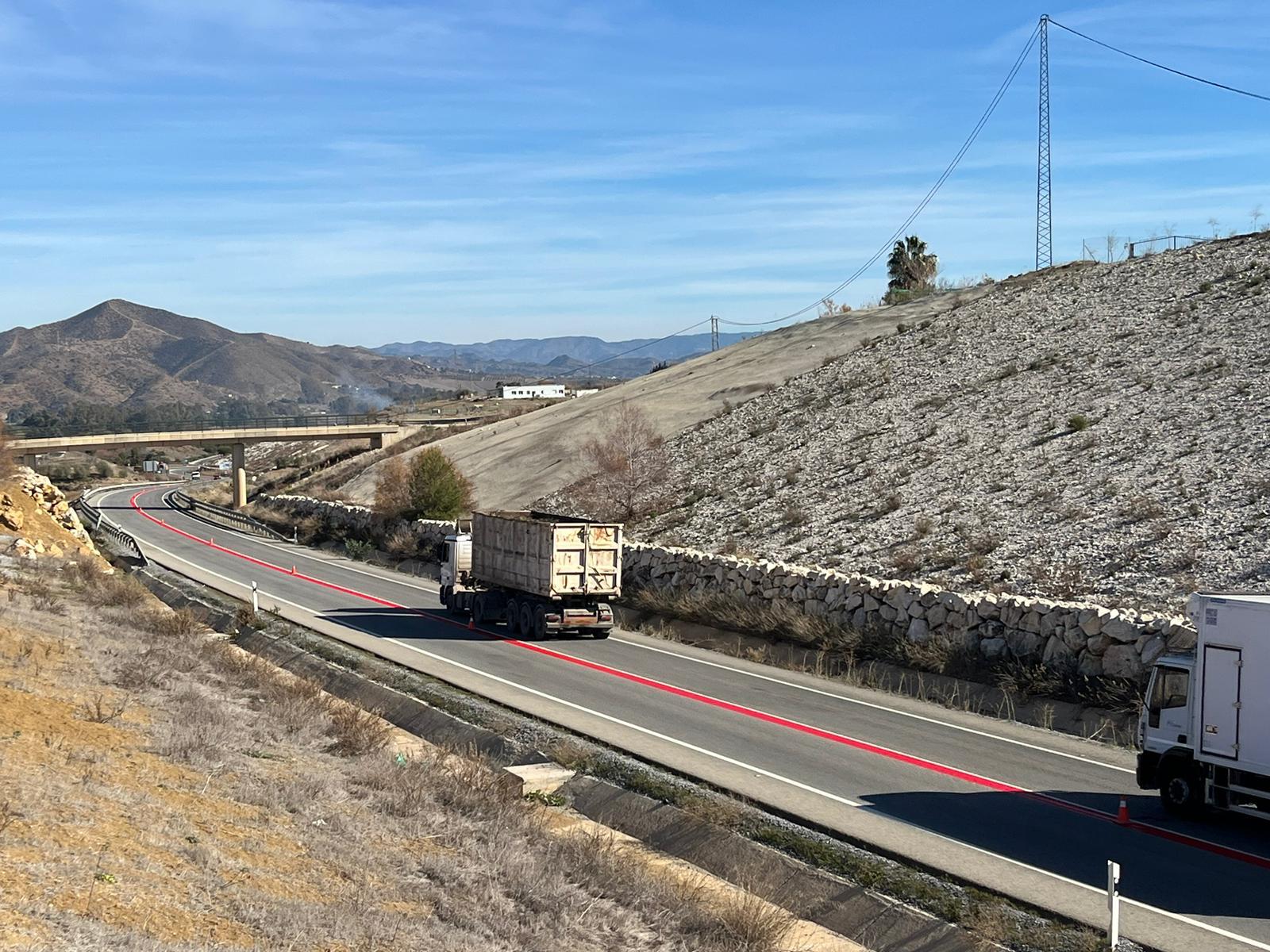 La línea roja en la carretera A-355 / Consejería de Fomento de la Junta de Andalucía.