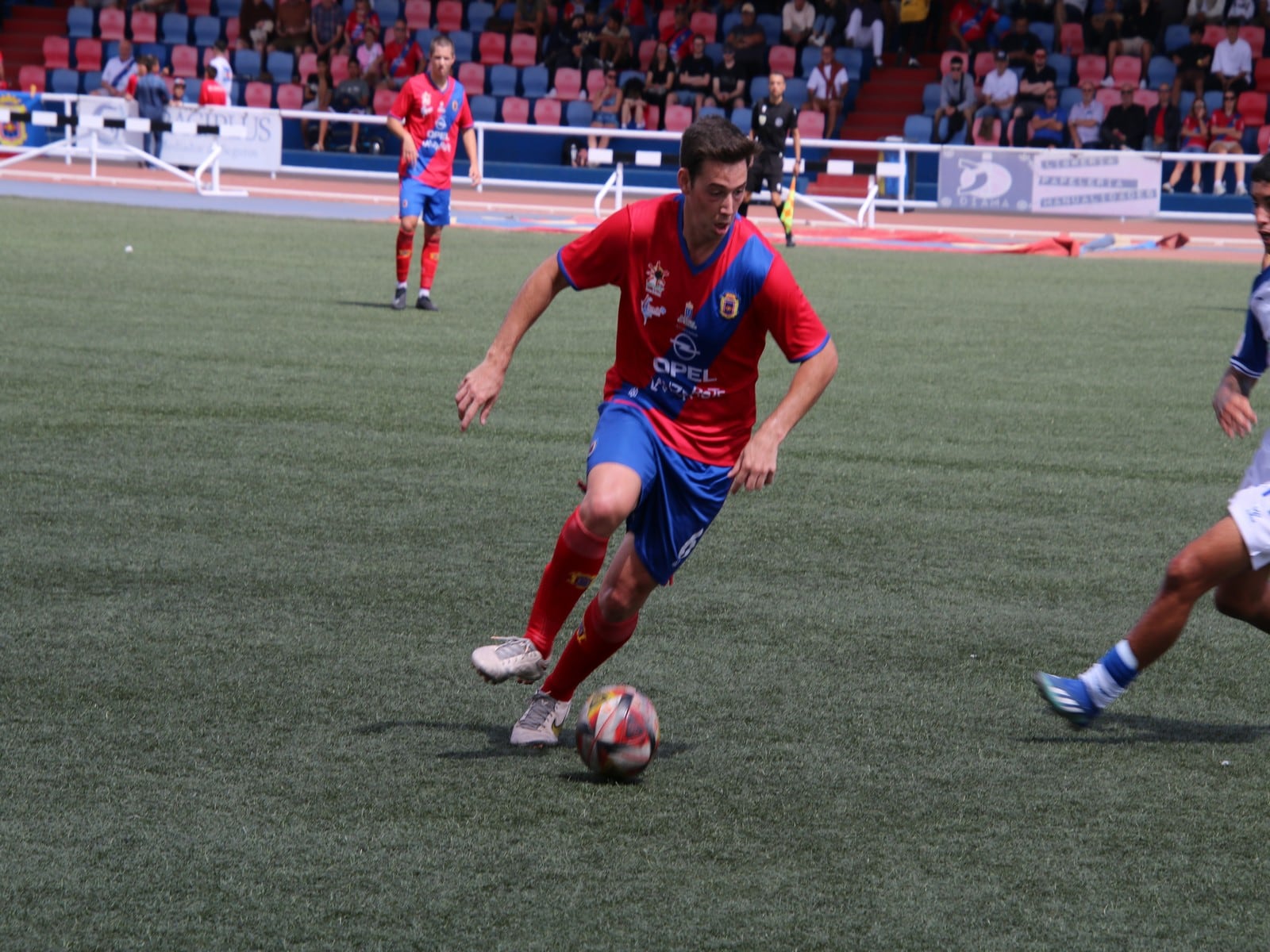 El mediocentro Javi Martín en uno de los partidos de la UD Lanzarote.