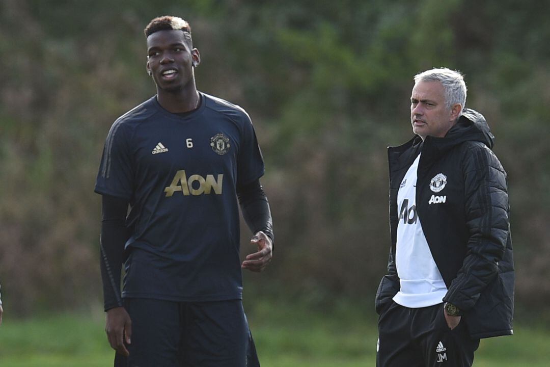 Pogba, junto a Mourinho en uno de los últimos entrenamientos del portugués en el United