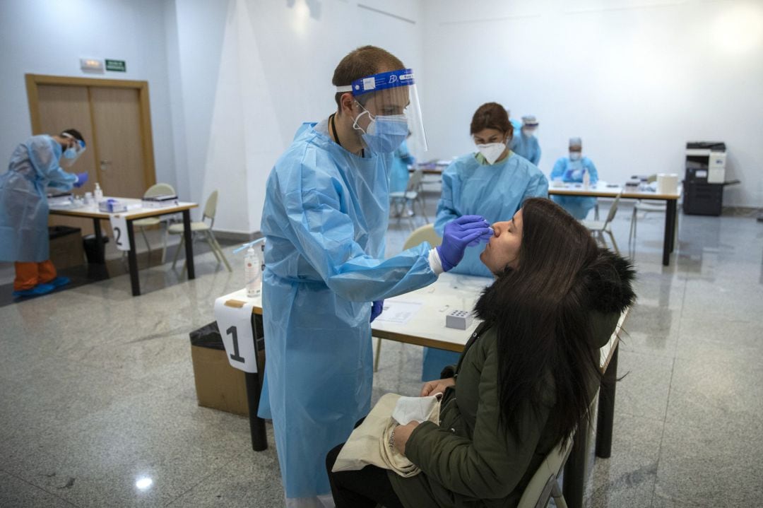 Los campus de la URJC en Fuenlabrada y Móstoles (en la imagen) estrenaban este miércoles los test de antígenos a jóvenes de entre 18 y 29 años.