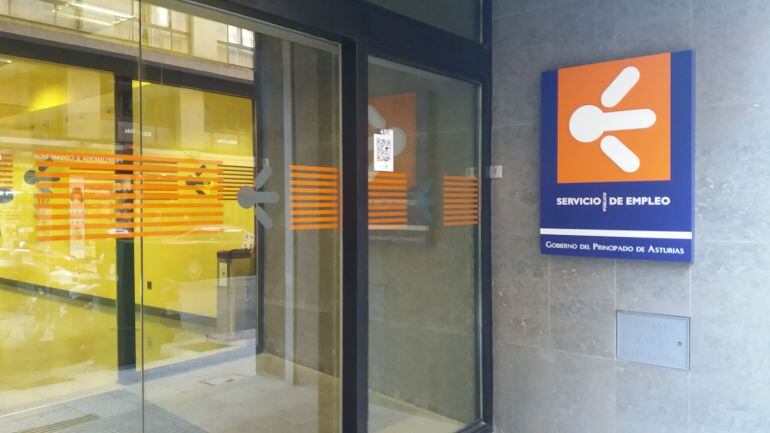 Oficina del Servicio Público de Empleo del Principado en la calle Marqués de Teverga 