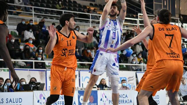 El conjunto berciano se vio superado por el acierto melillense en la recta final del partido