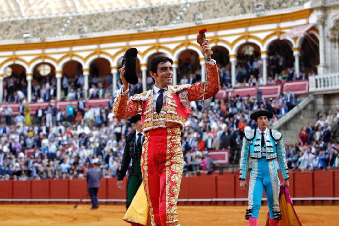 Miguel Ángel perera durante la vuelta al ruedo tras cortar una oreja al primer toro de su lote