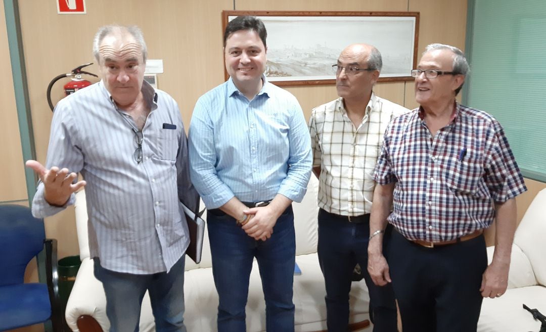 Vecinos de "La Malena" junto al concejal Jose Luis Roldán