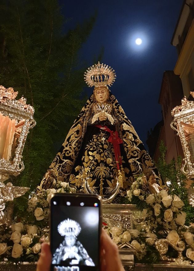 La Virgen de la Soledad de San Jerónimo el Viernes Santo de 2019 por las calles de Granada