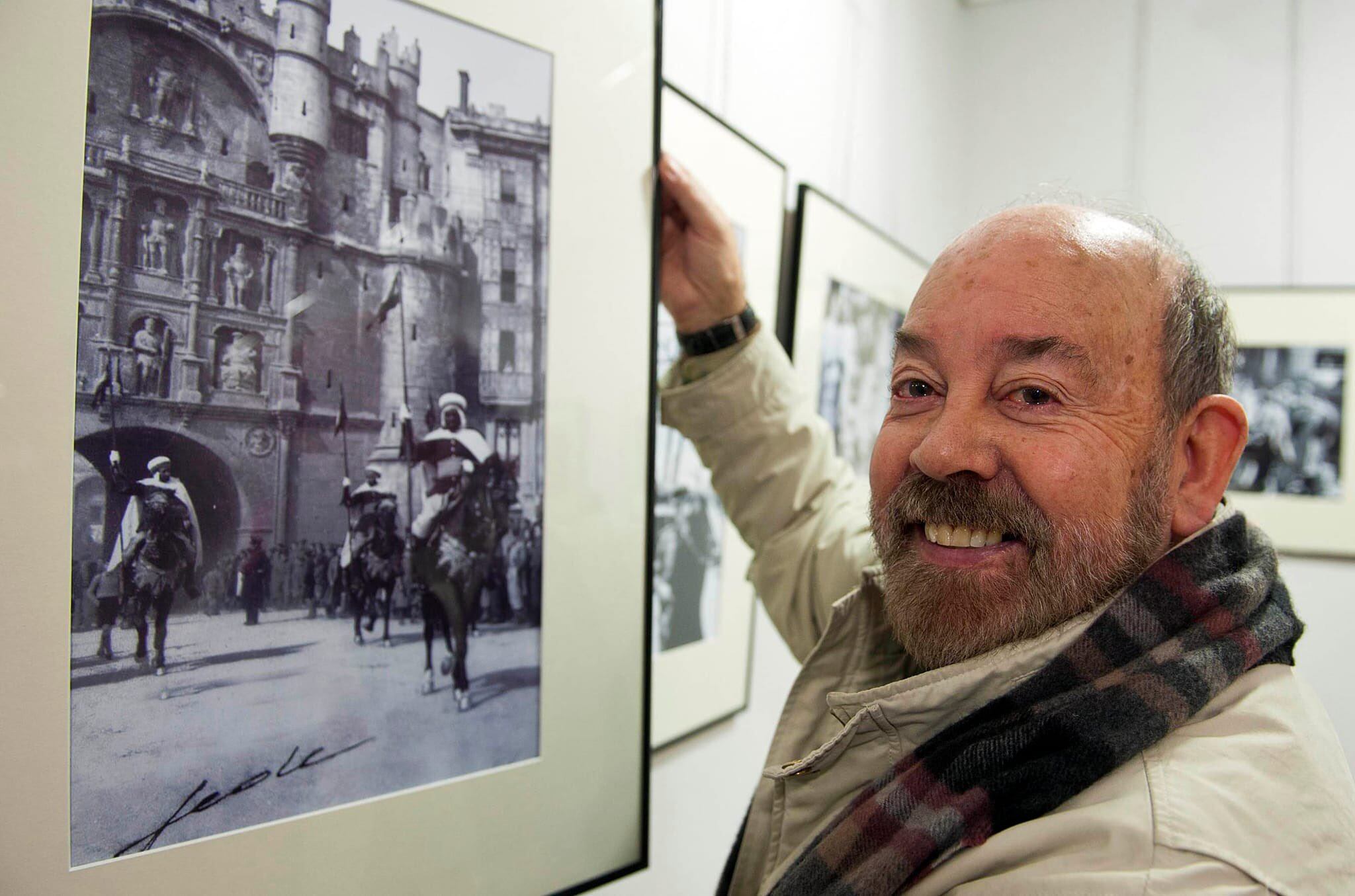 Federico Vélez, Fede, en una de sus exposiciones fotográficas