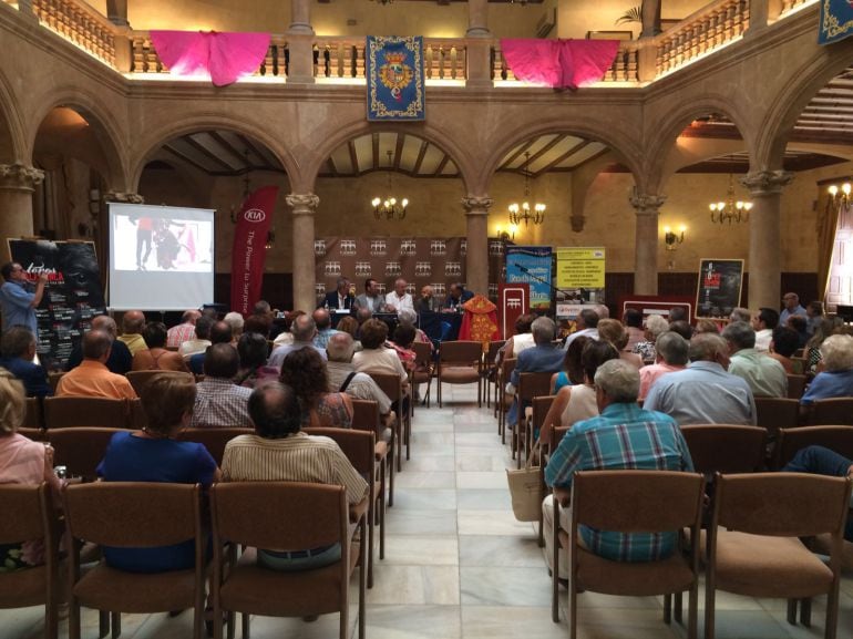 Éxito en el arranque de los &quot;aperitivos taurinos&quot; de Orestes Bazo en la SER