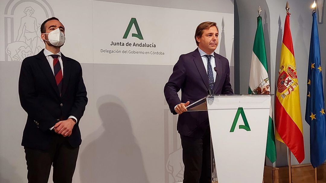 El delegado del gobierno de la Junta en Córdoba, Antonio Repullo, junto al delegado de Economía y Empleo, Ángel Herrador