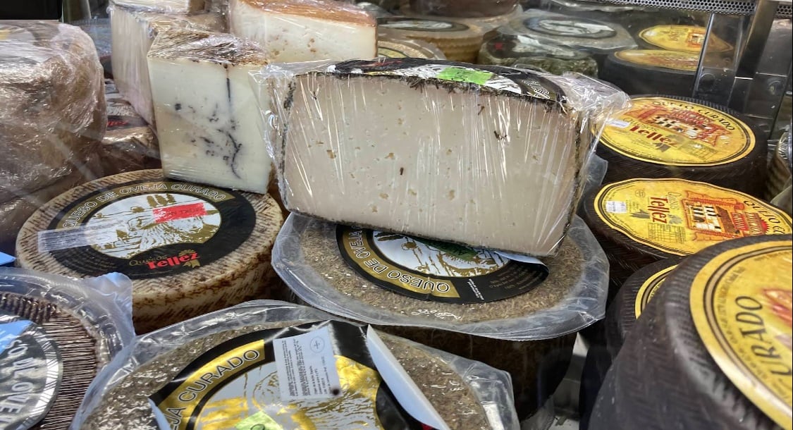 Imagen de los Quesos Téllez que comercializa la emblemática tienda de Nieves Téllez de Almagro