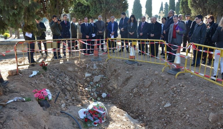 Acto de recuerdo a los represaliados durante la Guerra Civil y enterrados en el cementerio del Carmen