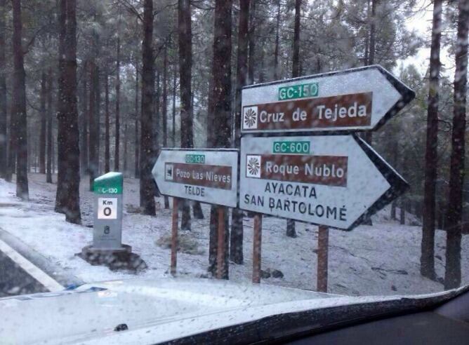 Nieve en los accesos a la cumbre de Gran Canaria