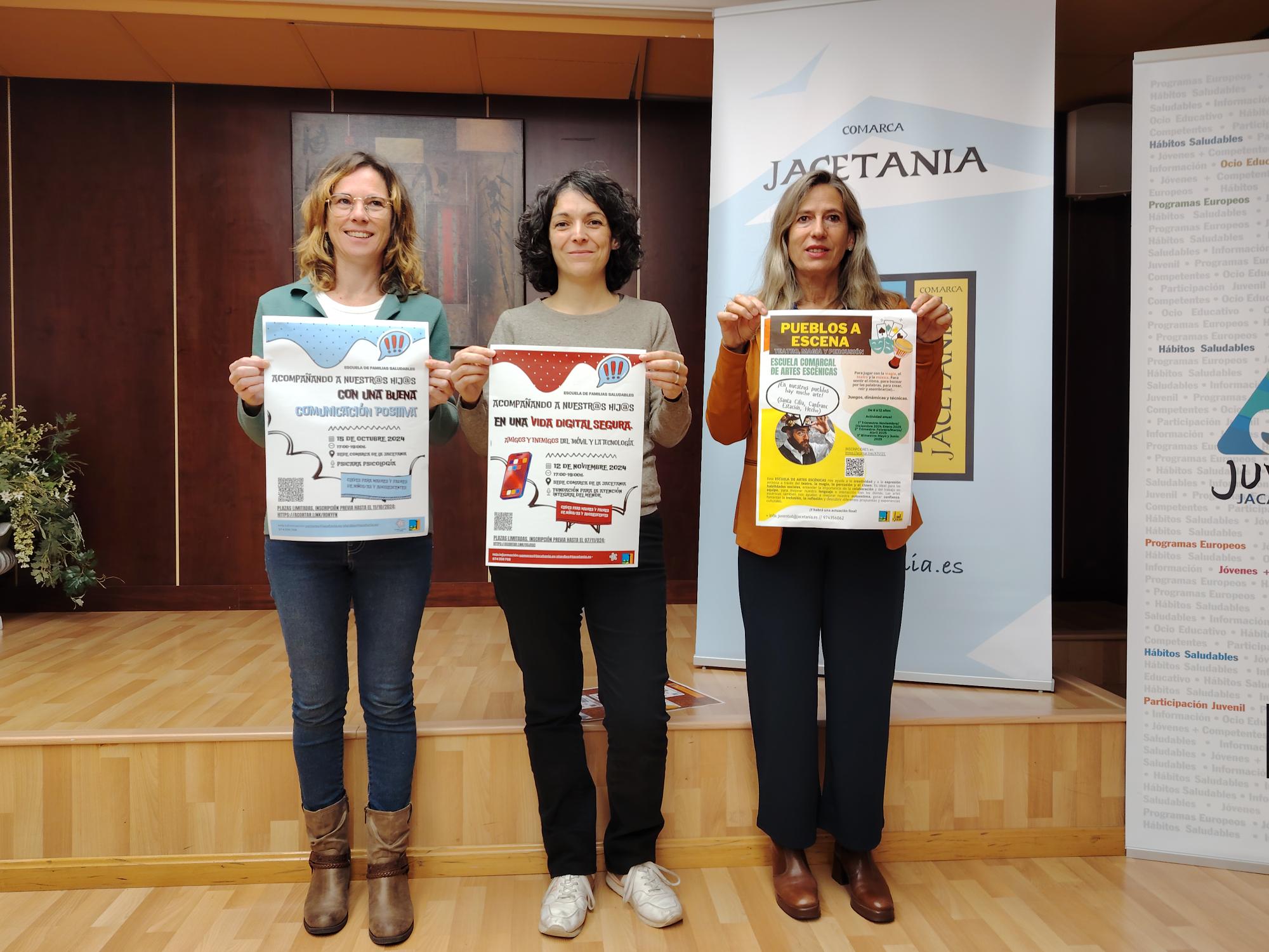 La consejera comarcal junto a la técnico de juventud y la educadora social de la comarca. Laura Climente, Pilar Lardiés y Sofía Amores