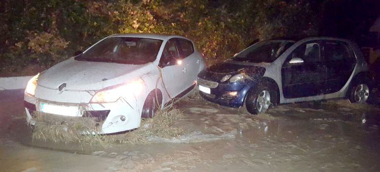 Dos coches accidentados en Puente Jontoya después de la tormenta