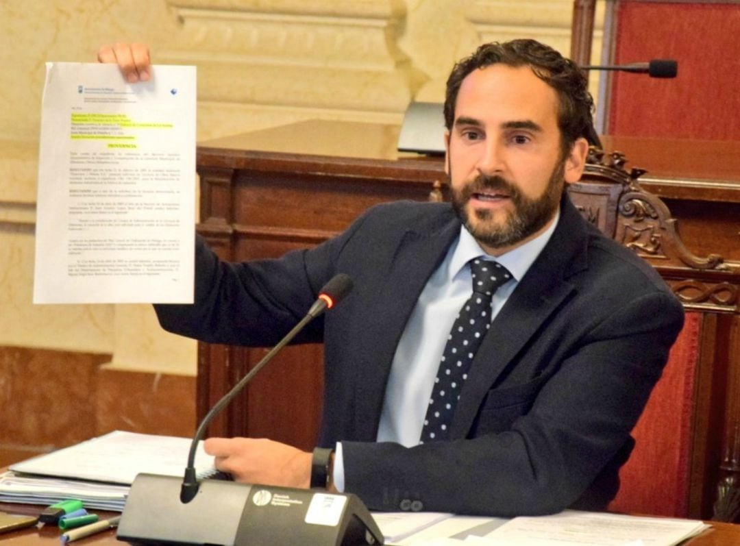 El portavoz del PSOE, Daniel Pérez, durante su intervención en la comisión de investigación sobre los expedientes de la Gerencia Municipal de Urbanismo