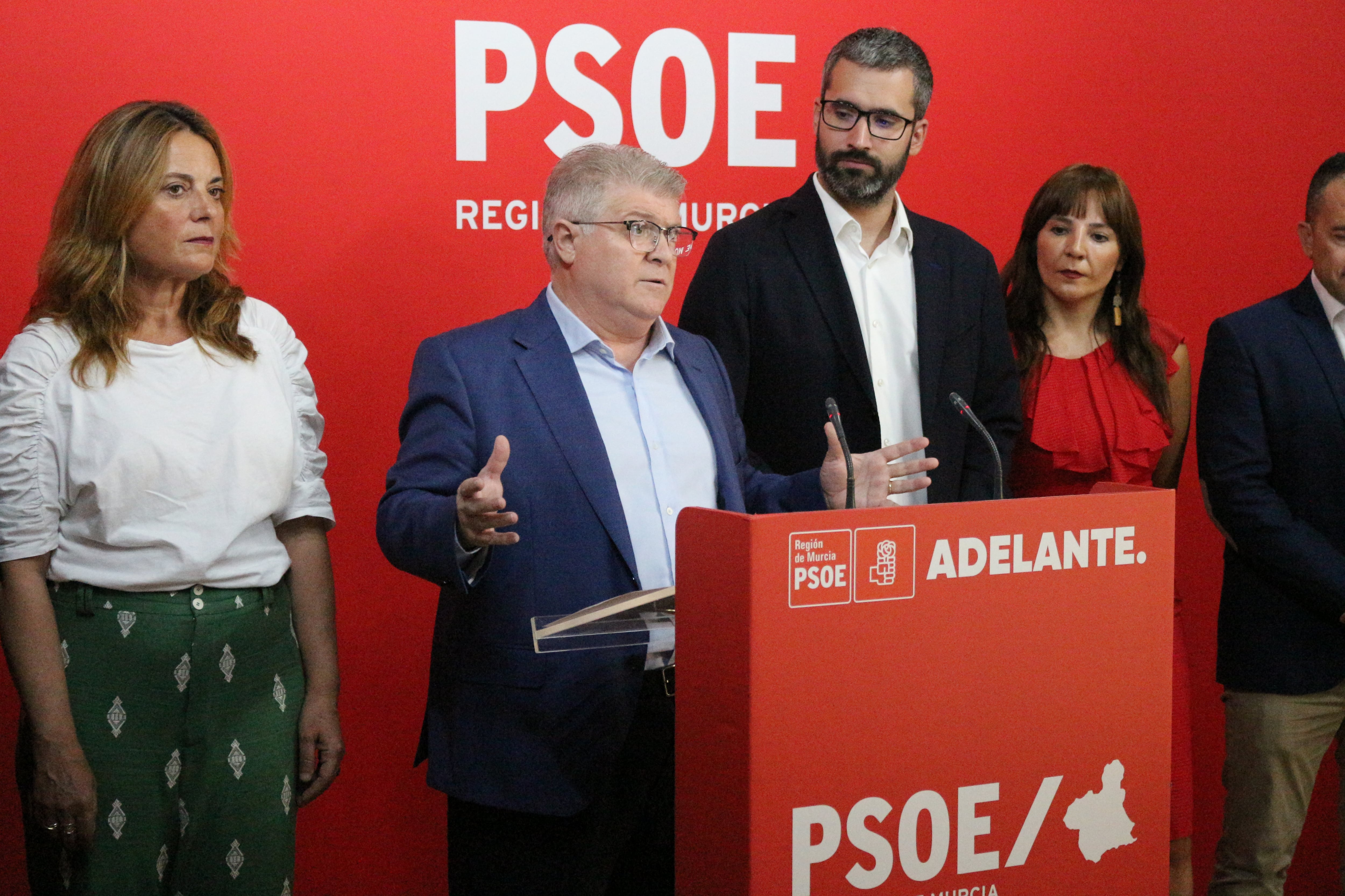 El secretario general del PSOE en la Región de Murcia, José Vélez, este jueves en rueda de prensa / PSRM