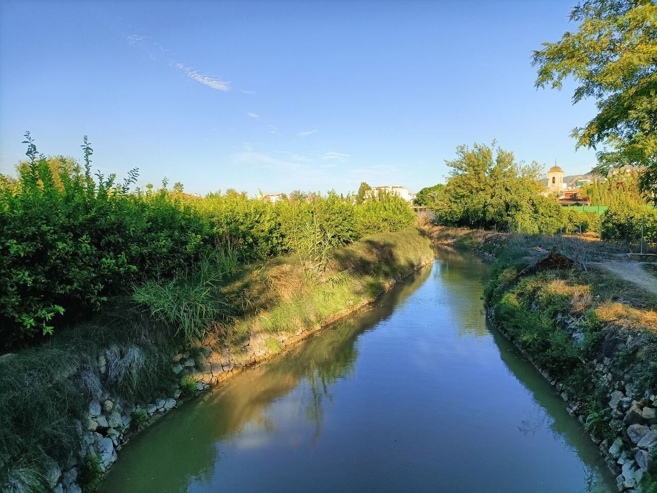 Acequia mayor Alquibla o Barreras a su paso por la pedanía de Aljucer en la huerta de Murcia