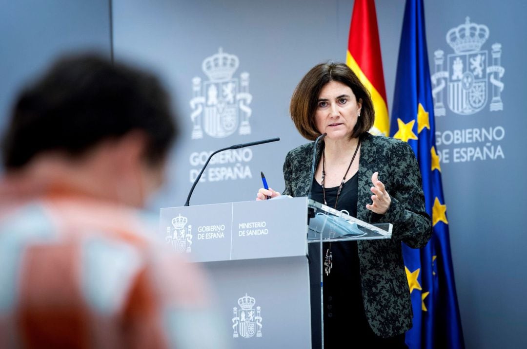 María José Sierra, jefa de área del Centro de Coordinación de Alertas y Emergencias Sanitarias del Ministerio español de Sanidad, en rueda de prensa ofrecida esta tarde para informar sobre la evolución de la pandemia. España registró este jueves un nuevo récord de casos positivos por coronavirus desde el final del confinamiento de la población, con 971 contagios en las últimas 24 horas, informó el Ministerio de Sanidad.