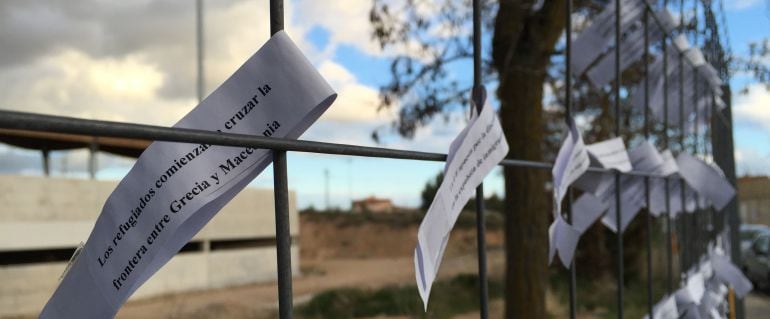 Los mensajes reflejan titulares de noticias sobre la situación de los refugiados sirios.