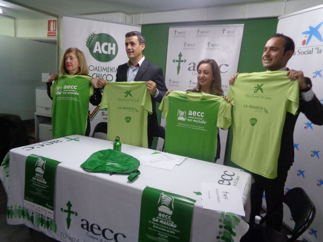 Organización y patrocinadores muestran las camisetas de esta VI edición
