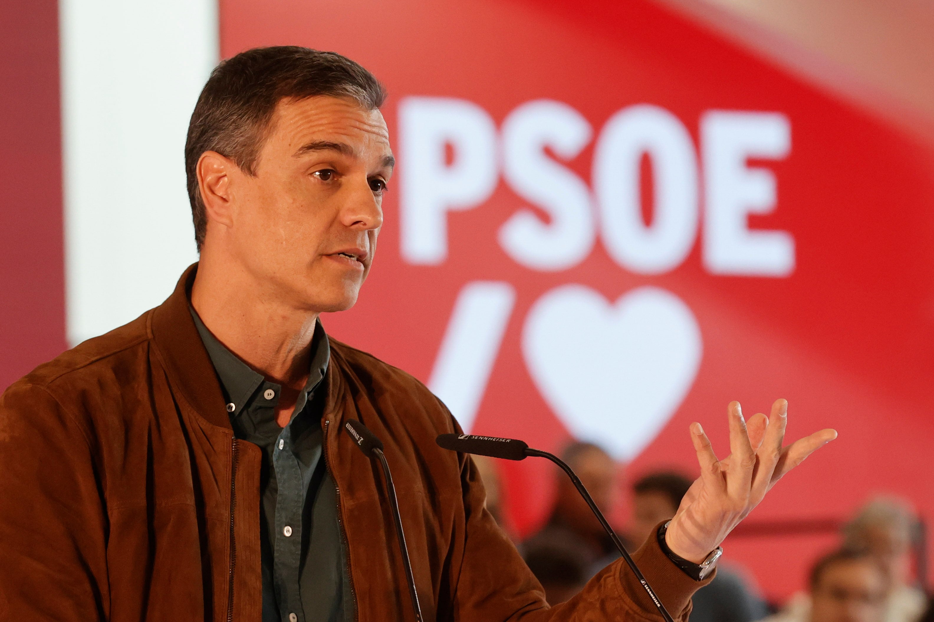 El secretario general del PSOE y presidente del Gobierno, Pedro Sánchez, interviene en la jornada de clausura de la Conferencia Municipal del PSOE, este domingo en Valencia