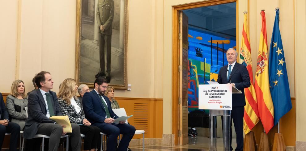 El presidente de Aragón, Jorge Azcón, presenta los presupuestos para 2024 ante todos sus consejeros