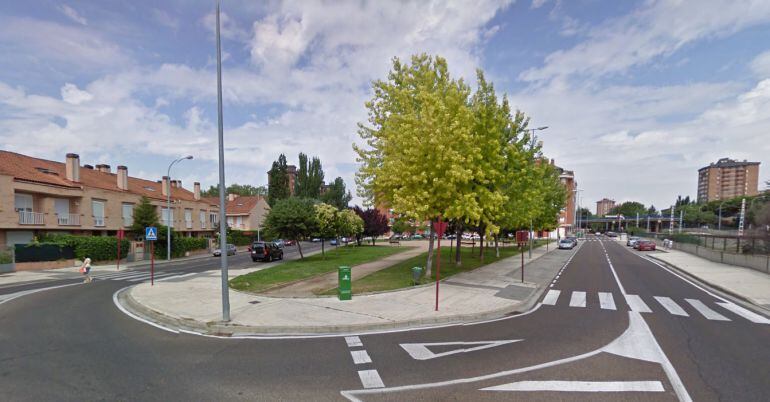 Calle Ferrocarril esquina con la Calle Jardines