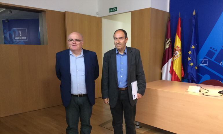 El delegado de la Junta en Albacete, Pedro Antonio Ruiz Santos y el director provincial de Economía, Empleo y Empresa, Nicolás Merino.