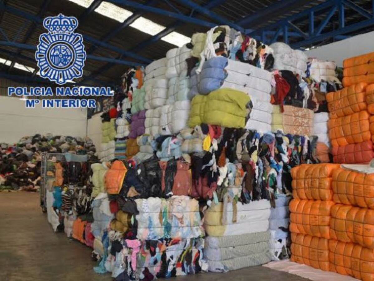 Doce detenidos por robar contenedores de ropa usada