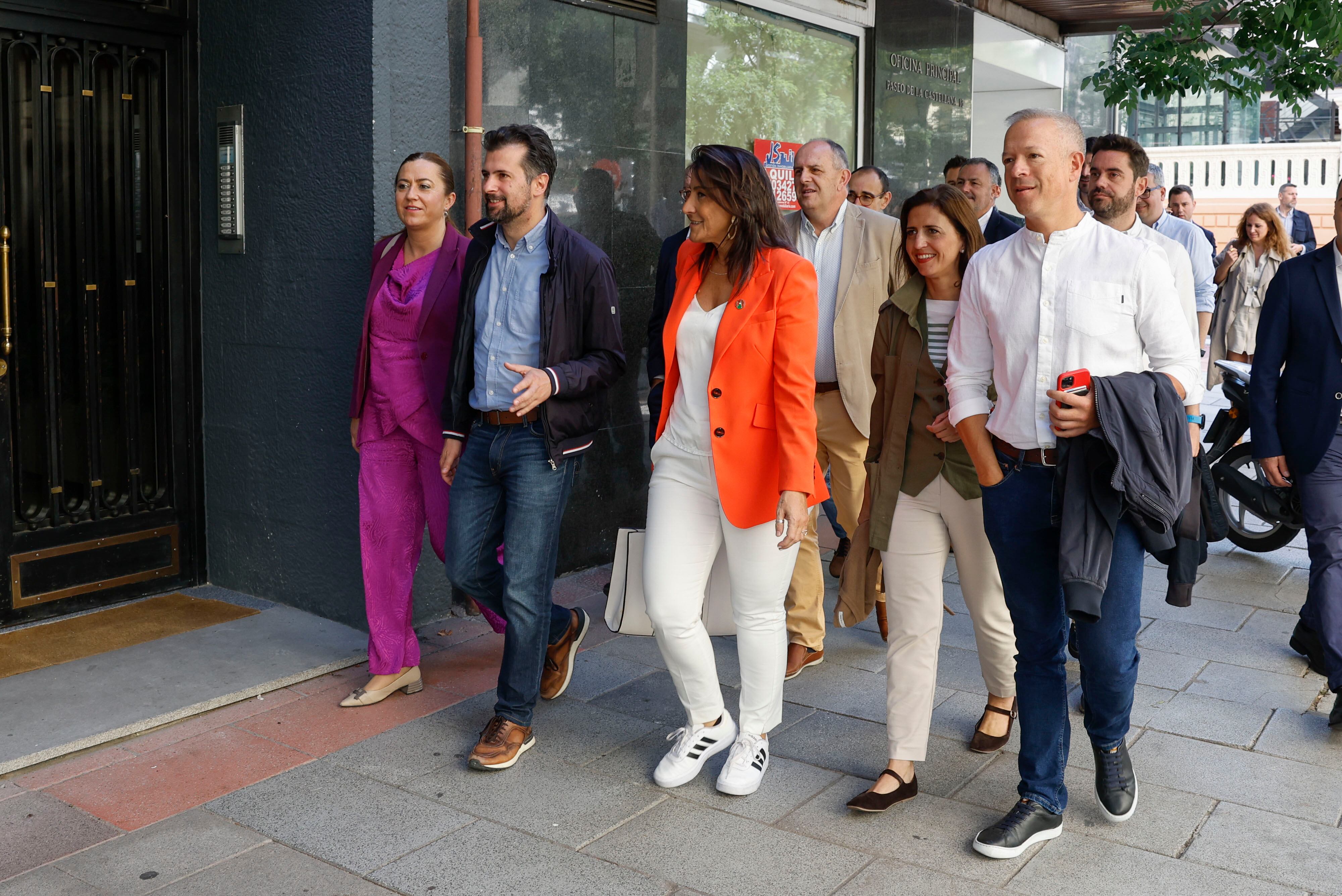 El secretario general del PSOE de Castilla y León, Luis Tudanca, a su llegada este sábado a la reunión del Comité Federal del PSOE en la sede del partido en Madrid, donde ha expresado su malestar por los cambios en las listas