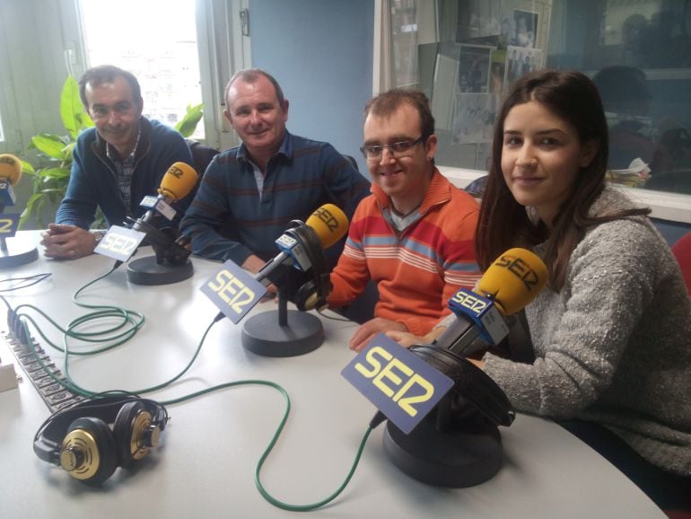 Alberto Arranz y Albino Padrón, del Inst. de F.P. Bidasoa y Sergio Berné e Idoia Malcorra de Gureak.