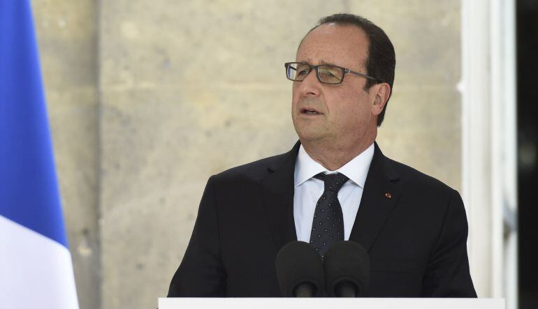 El presidente francés, Francois Hollande, durante la recepeción del jefe de las Fuerzas Armadas francesas. 