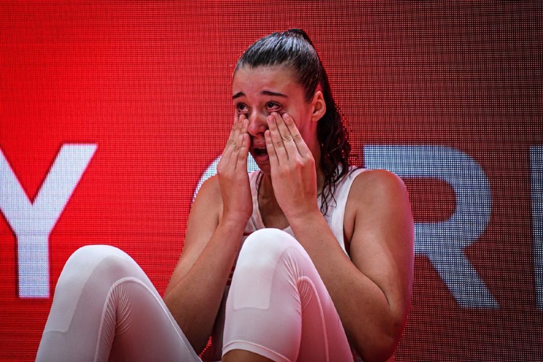 Raquel Carrera llora tras perder ante Rusia.