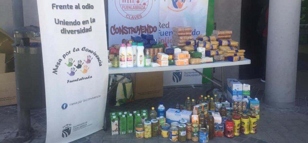 Los vecinos han donado en la primera campaña solidaria más de diez toneladas de alimentos