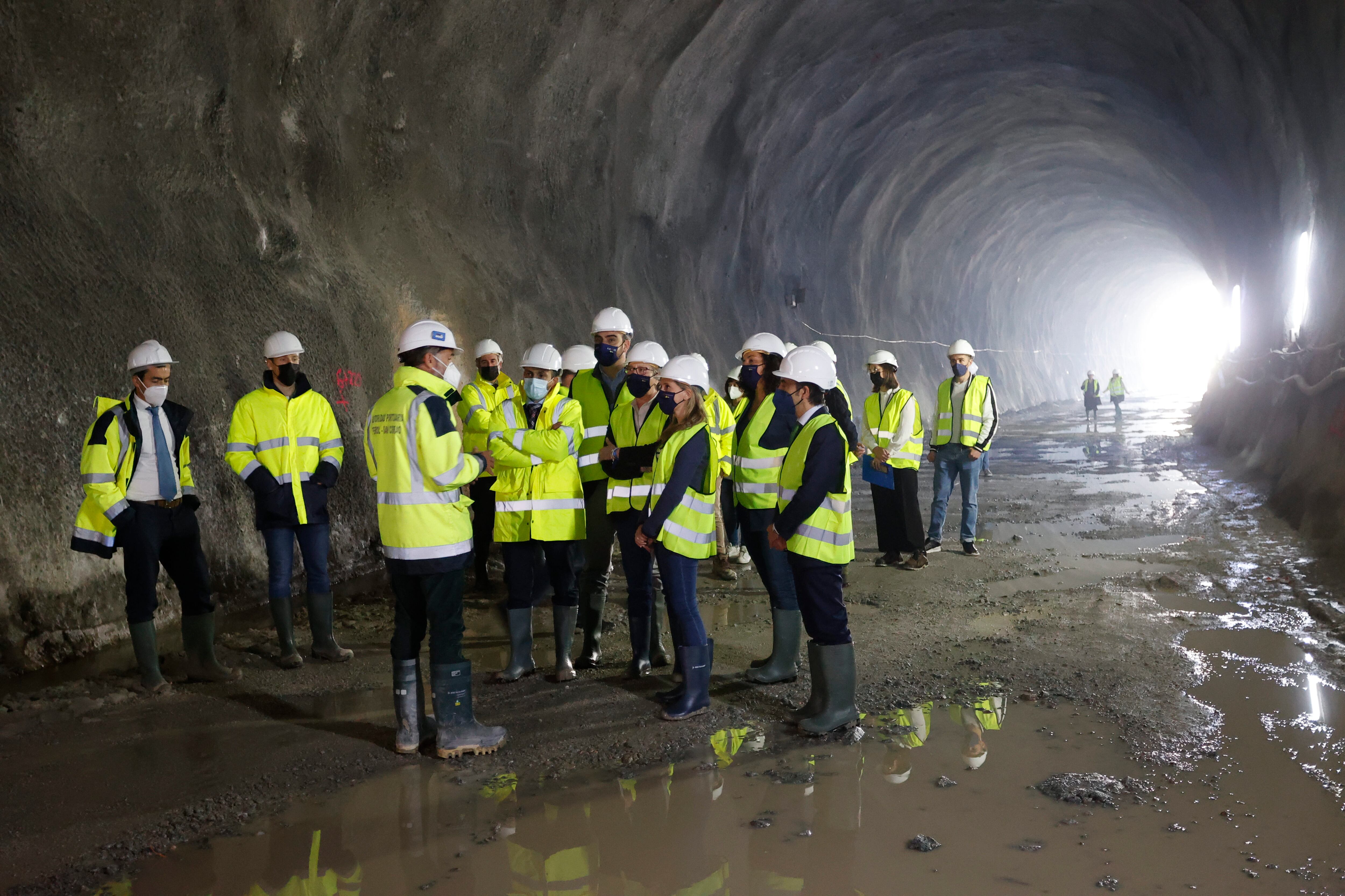 Autoridades en la visita de este lunes (foto: Autoridad Portuaria de Ferrol-San Cibrao)