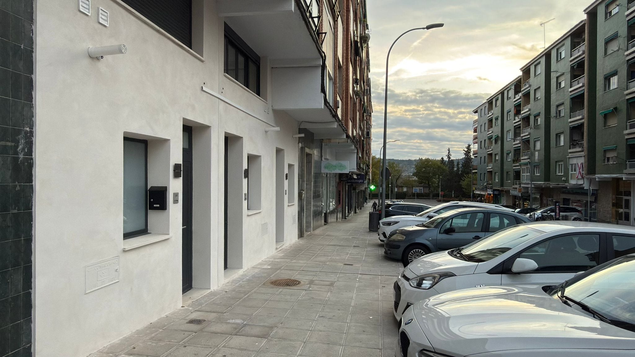 Imagen de un local comercial reconvertido en tres viviendas en el barrio de Palomarejos de Toledo