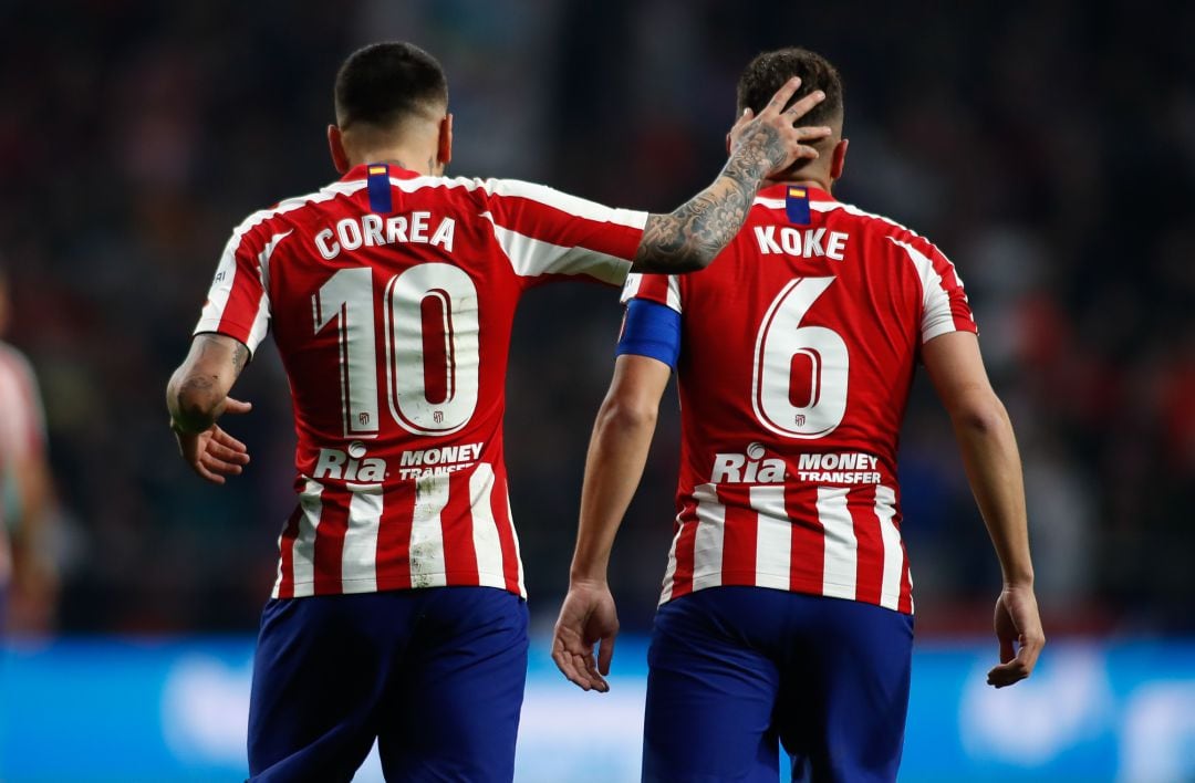 Ángel Correa celebrando su gol con Koke, que regresó al equipo tras más de 20 días sin jugar