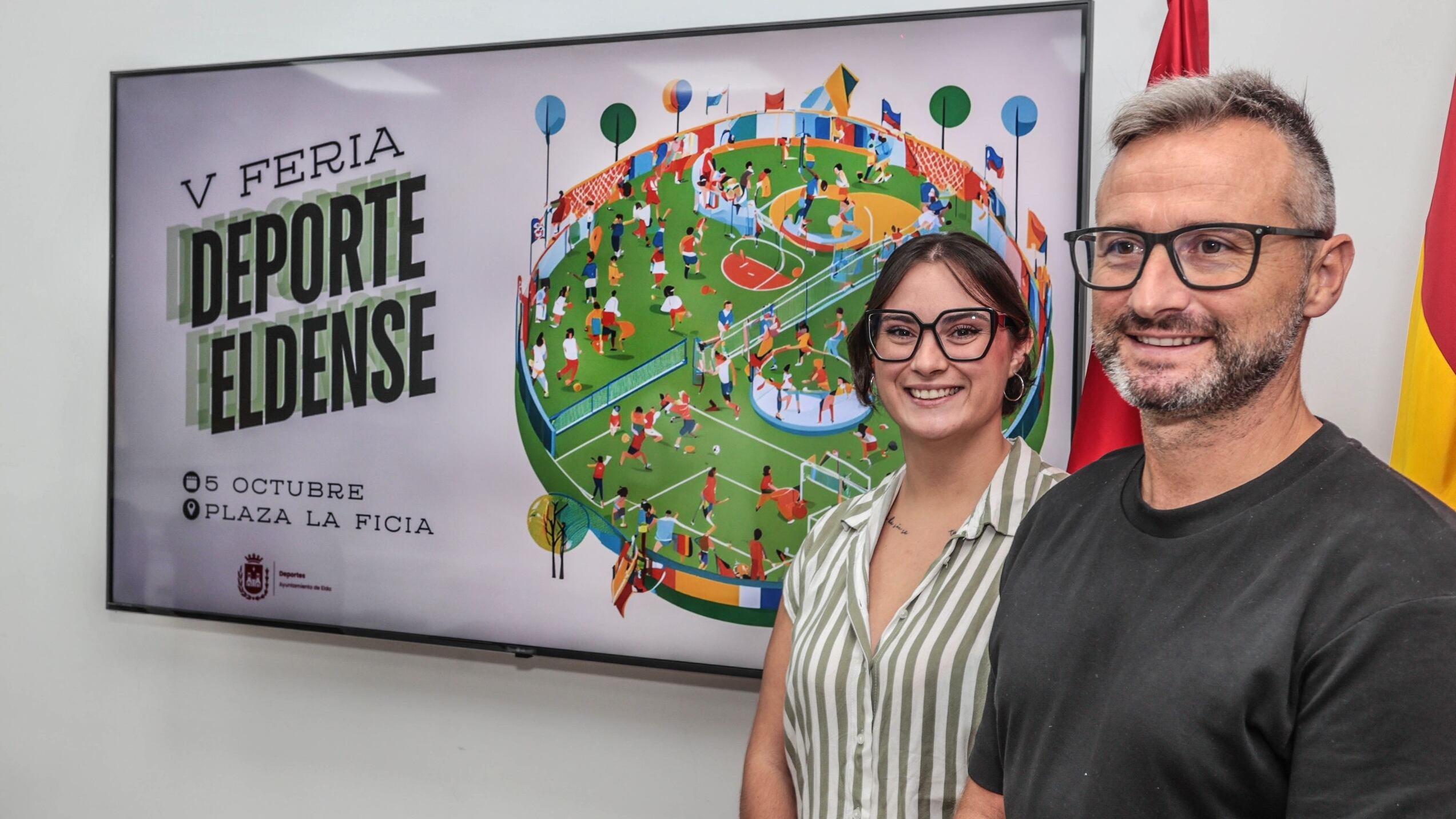 La edil de Deportes de Elda, María Gisbert, con el coordinador del área, Chema Martínez