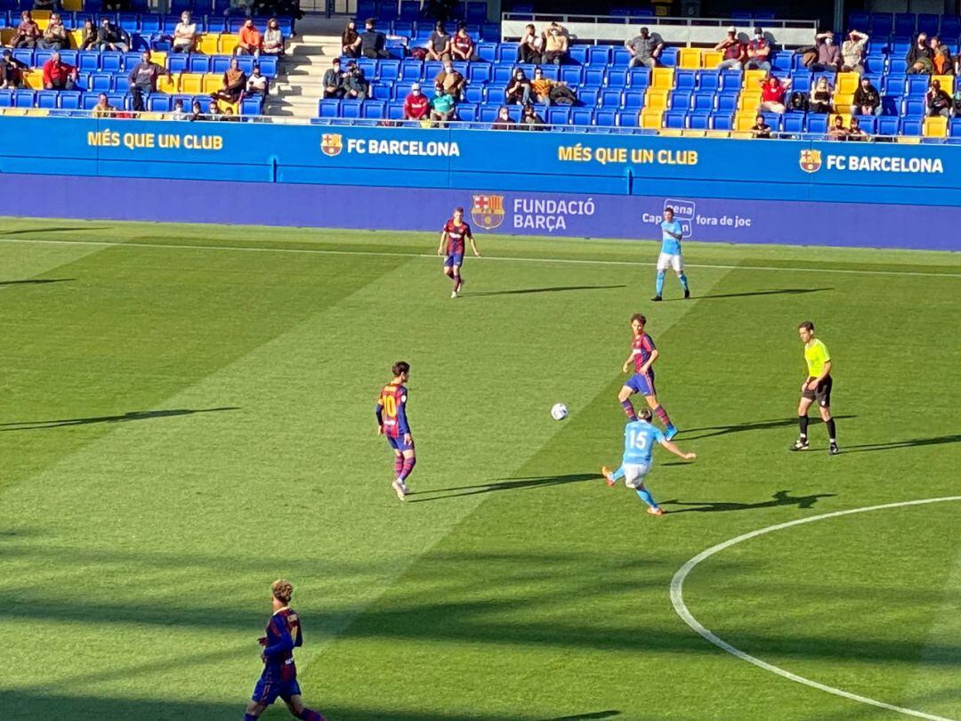 Javi Lara en una acción del partido