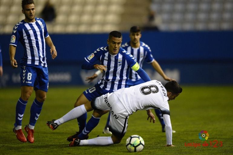 Los locales Peña y Tropi, ante el visitante Hernán.