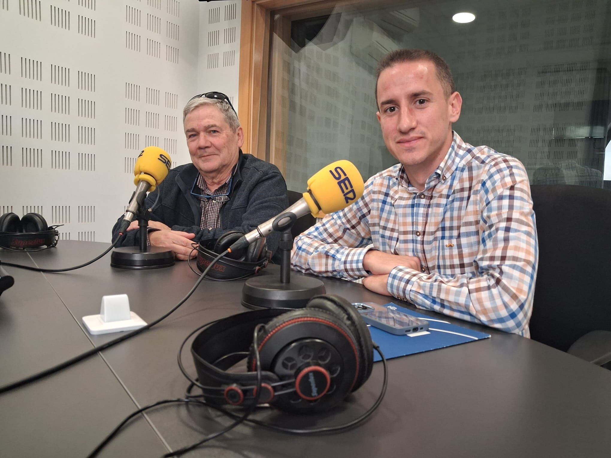 Raúl Hernández (d), concejal de Bienestar Social, y Pepe Colmenero, presidente de la Fundación Anade.