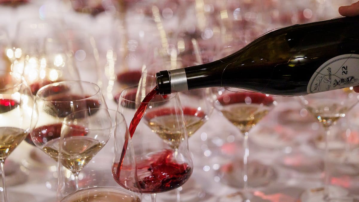 Un experto en vino explica por qué muchas bodegas ya no dicen si es crianza o reserva: "Es una cuñadez"