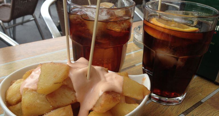 Un vermut a la Plaça del Mercadal.
