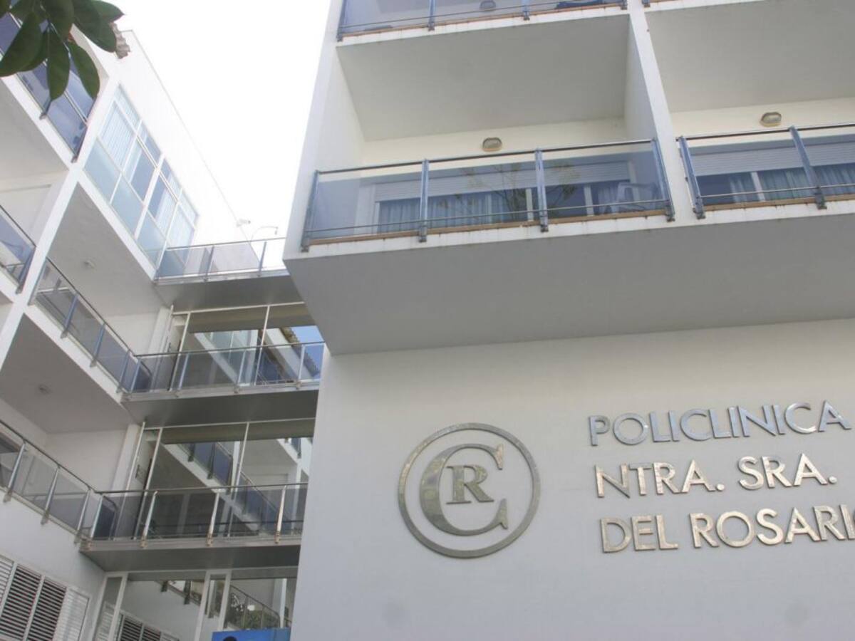 Ingresado un conductor de 53 años con politraumatismos tras colisionar contra una furgoneta