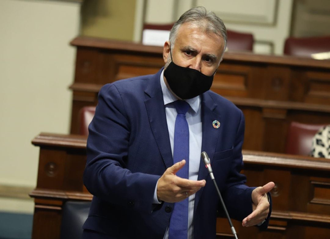 El presidente de Canarias, Ángel Víctor Torres, en la sesión de control del Parlamento