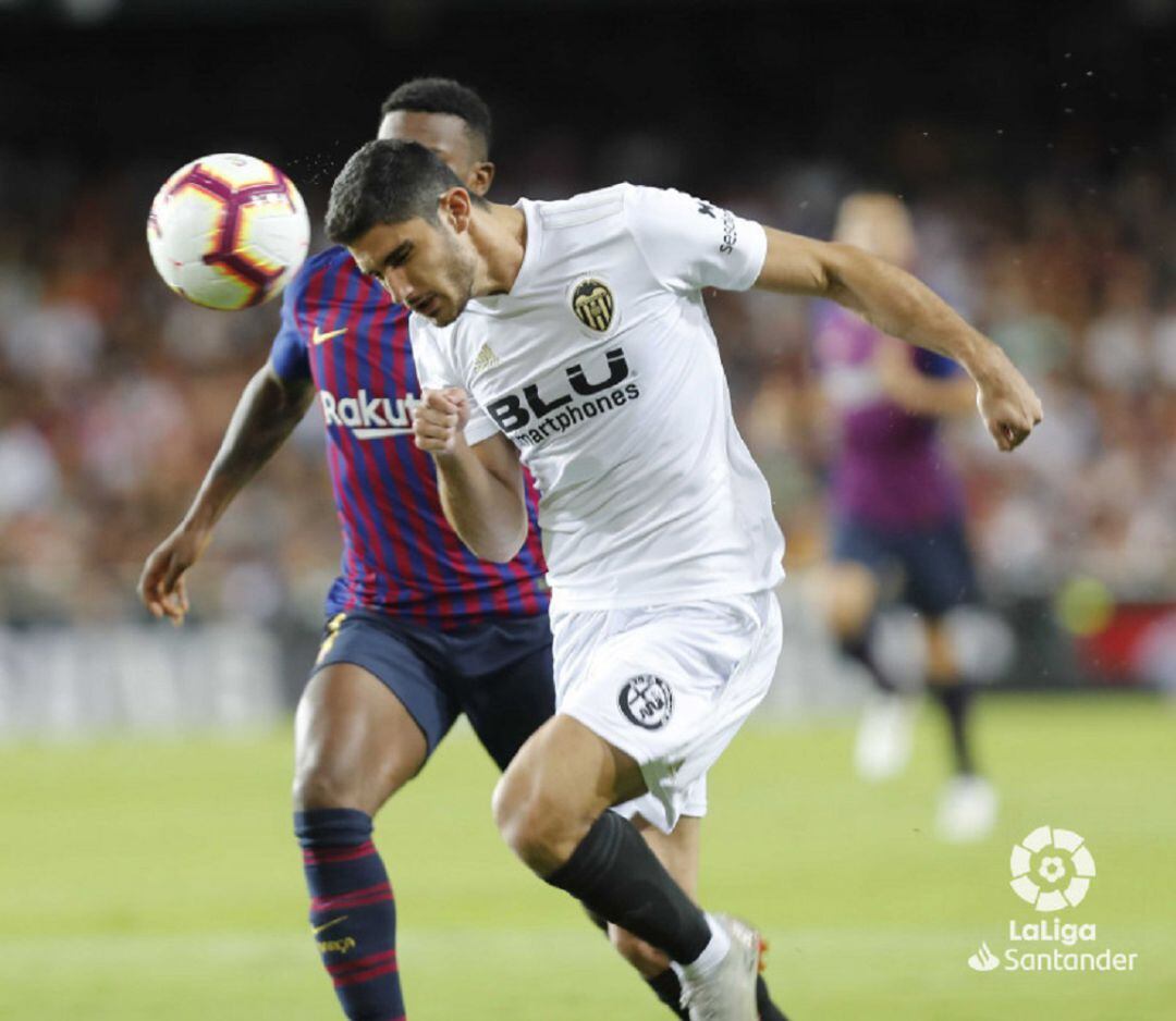 Guedes, ante el Barcelona.