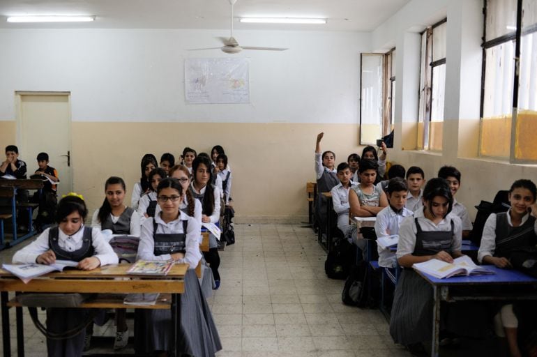 Estudiantes vuelven a clase en un colegio rehabilitado de Dohuk en el kurdistán iraquí. 