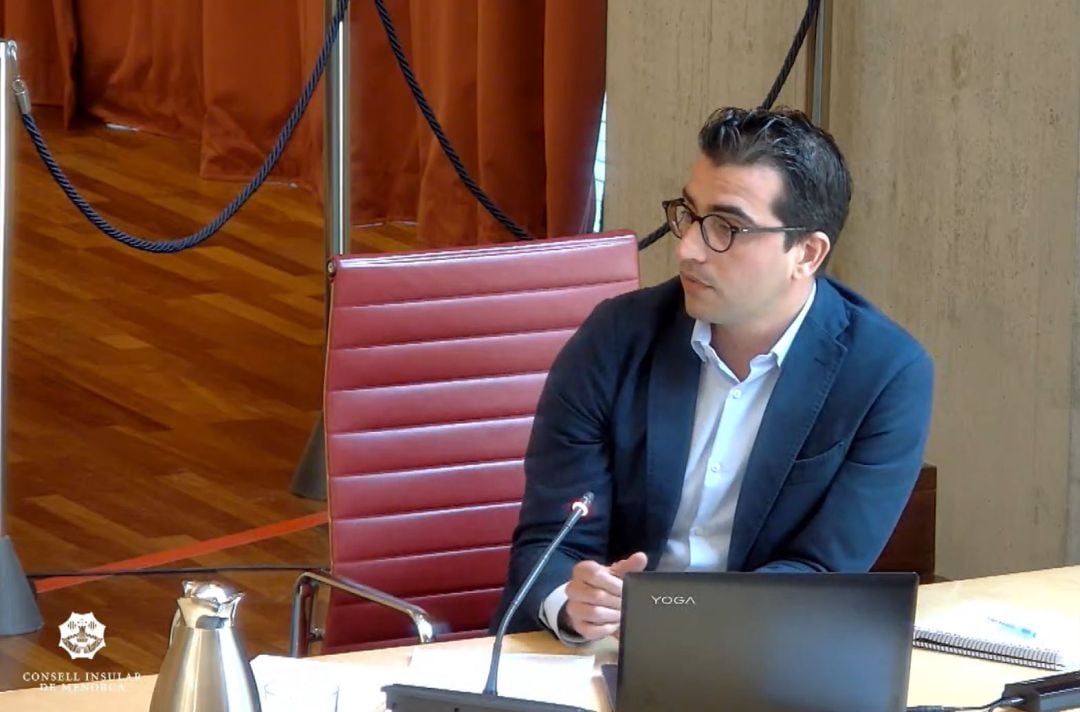 Miquel Company va tranquilitzar al PP i a l'Ajuntament d'Alaior amb el tema de les desclassificacions de terrenys.