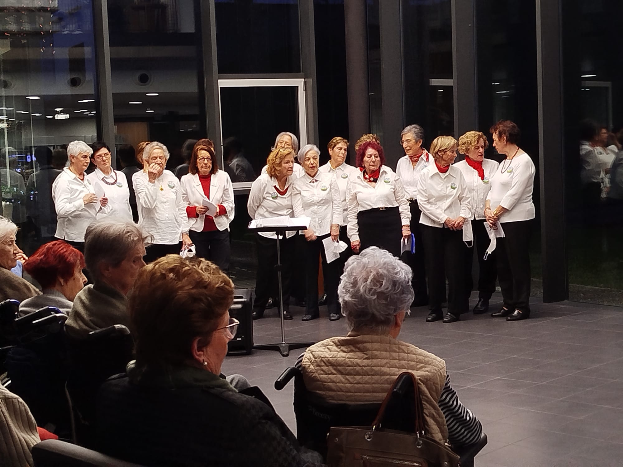 El coro Xarmanta en un momento de su actuación