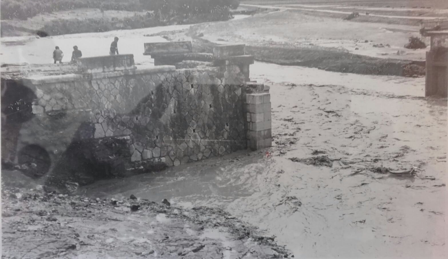 Inundación de Peñarrubia por el pantano de Guadalteba (1973)