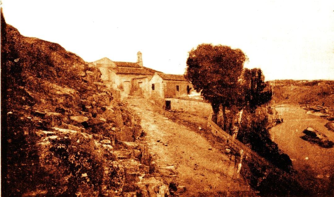 Antigua carretera de acceso a la Ermita del Valle